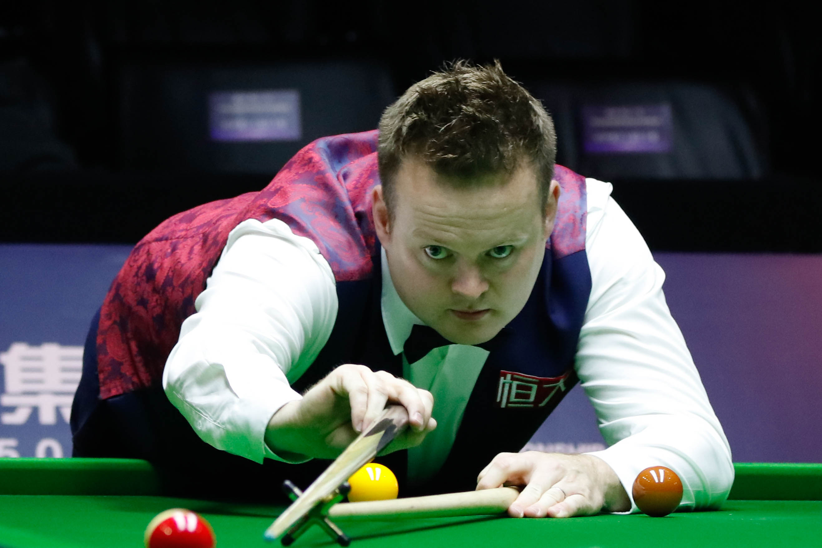 变得更加紧 变得更加紧